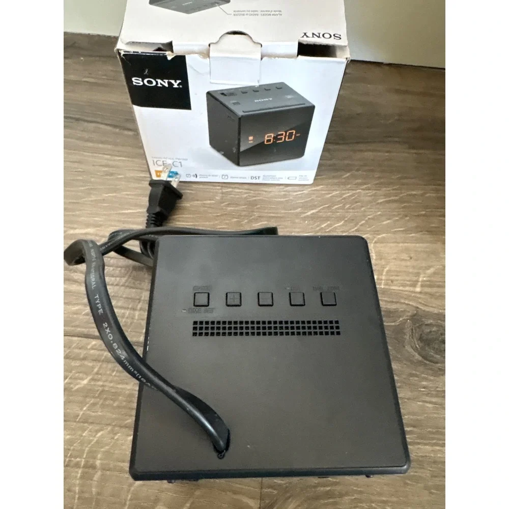 Sony ICF-C1 Digital Cube Clock Radio AM FM Black‎ Snooze Brightness Alarm NEW